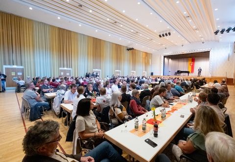 Gäste des Ehrenamtsempfangs in der Staufenhalle Plüderhausen 