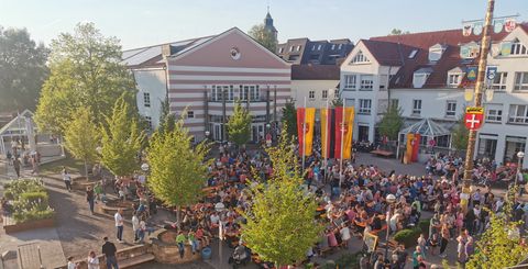 Das Bild zeigt die Marktplatzhocketse.