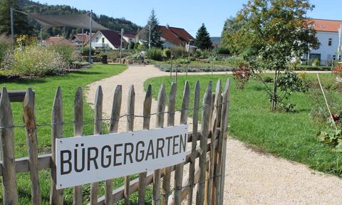 das Bild zeigt den Eingang des Bürgergartens Plüderhausen