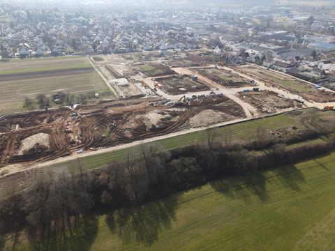 Blick auf das neue Baugebiet, die ersten Straßen sind erkennbar