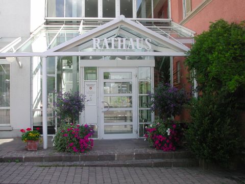 Das Bild zeigt das Rathaus