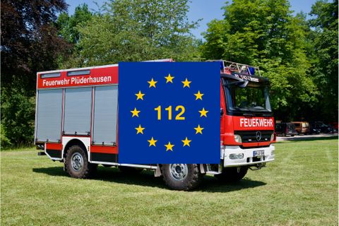 Feuerwehrauto der Gemeinde Plüderhausen mit dem Logo 112