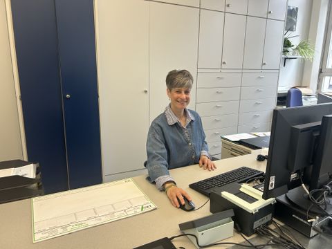 Sandra Tschaffon an ihrem Arbeitsplatz 
