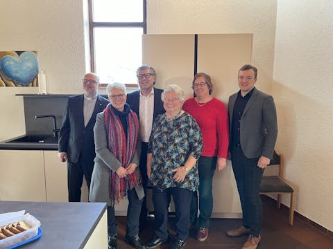Bild zeigt den Vorstand der Hilde und Hermann Walter-Stiftung mit Pastor Stefan Reinhardt