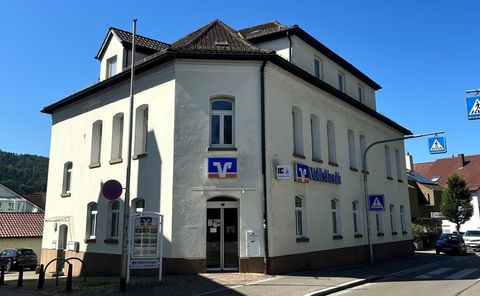 Gebäude der Volksbank, im Vordergrund der Haupteingang, oberhalb das Logo