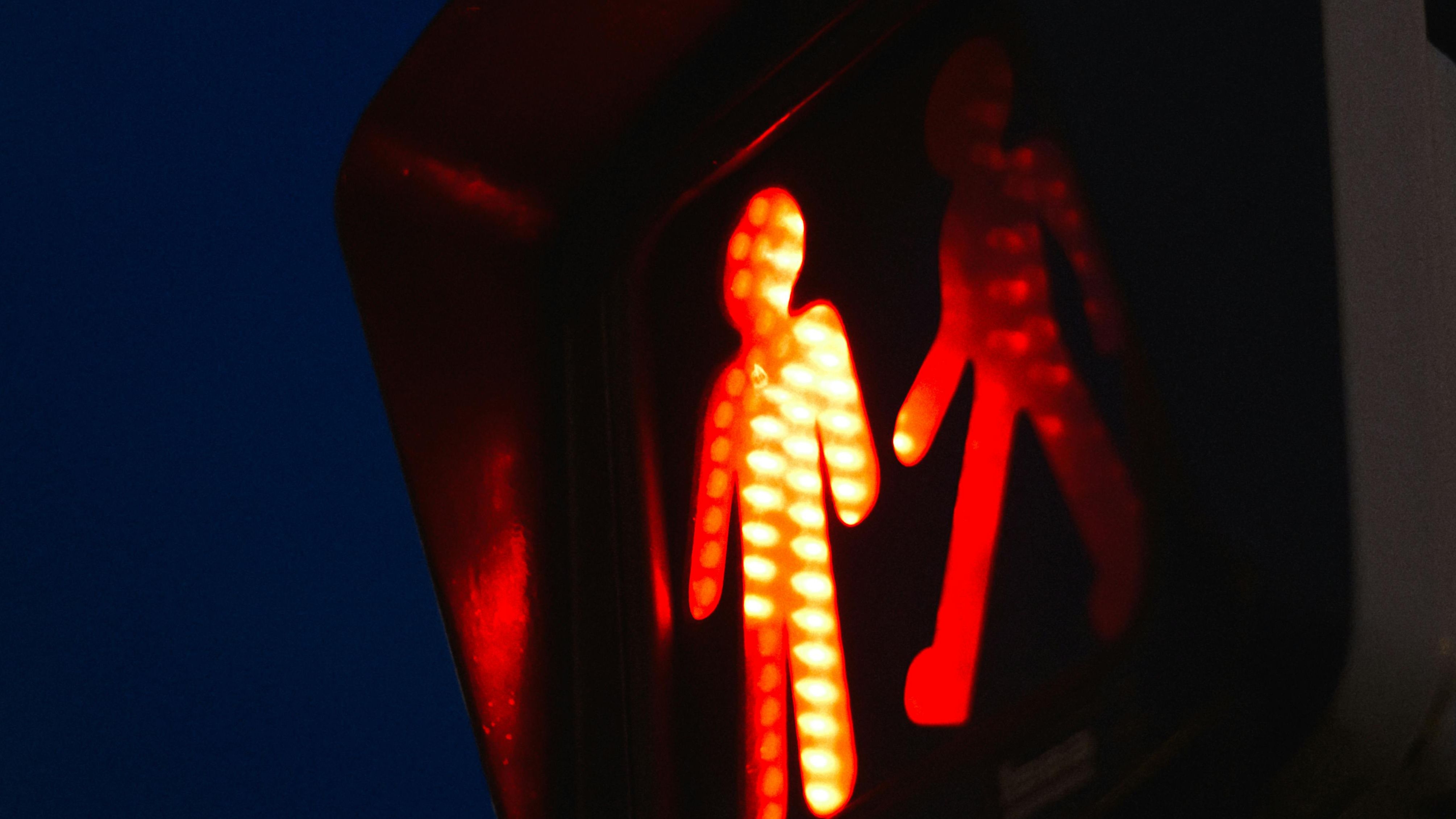 Fußgängerampel mit rotem Männchen