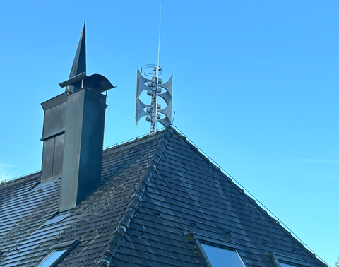 Sirene auf dem Dach des Dorfhauses in Walkersbach