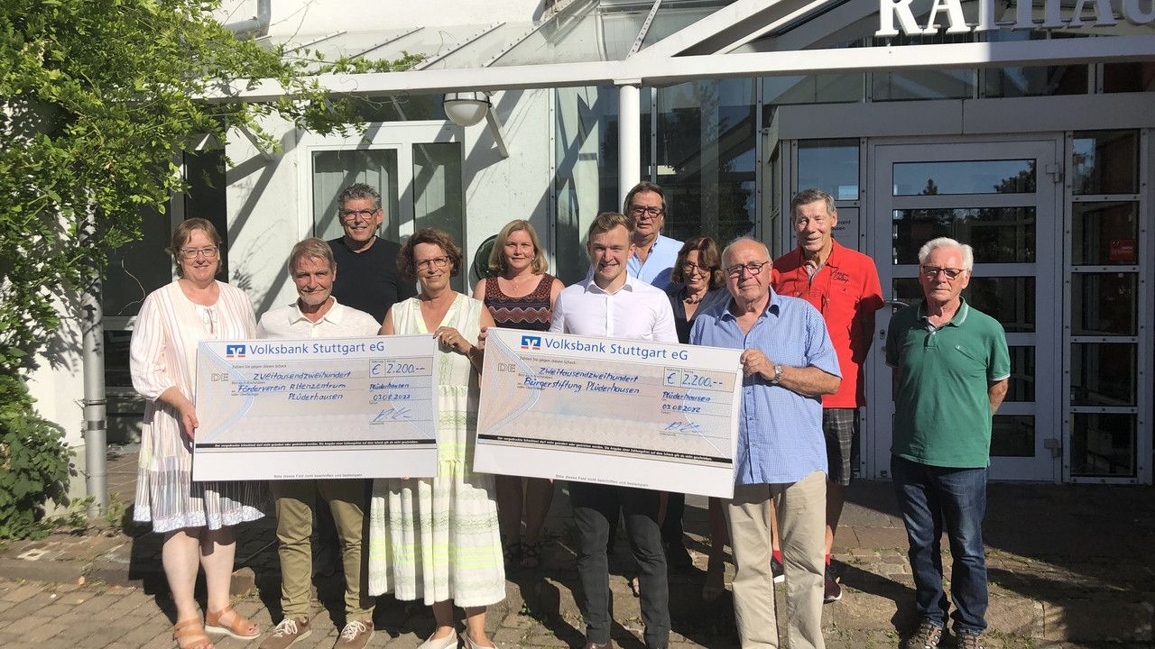 Die BürgerStiftung Plüderhausen und der Förderverein Altenzentrum erhielten jeweils eine Spende in Höhe von 2.200 Euro