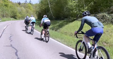 Fahrt durch landschaftlich reizvolle Gegenden