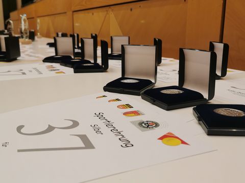 Preise und Urkunden aus dem Jahr 2025